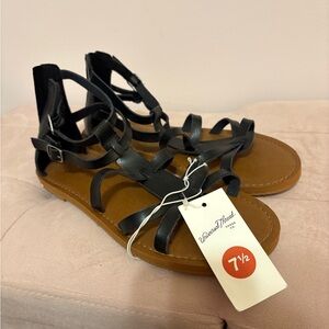 Universal Thread Sandals